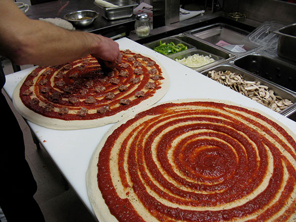 Caradaro pizza making
